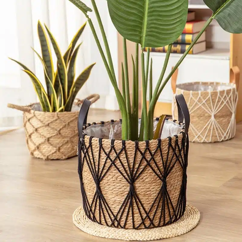 Cache pot rotin rond naturel, motifs ficelle noire