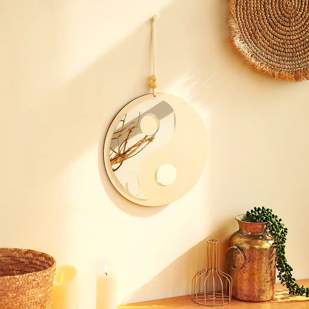 Suspension Yin Yang Taijitu, bois et miroir Suspension Yin Yang Taijitu - Bois et miroir - Objet décoratif à suspendre - ornement intérieur - Déco Zen - Maison feng shui - idée cadeau déco