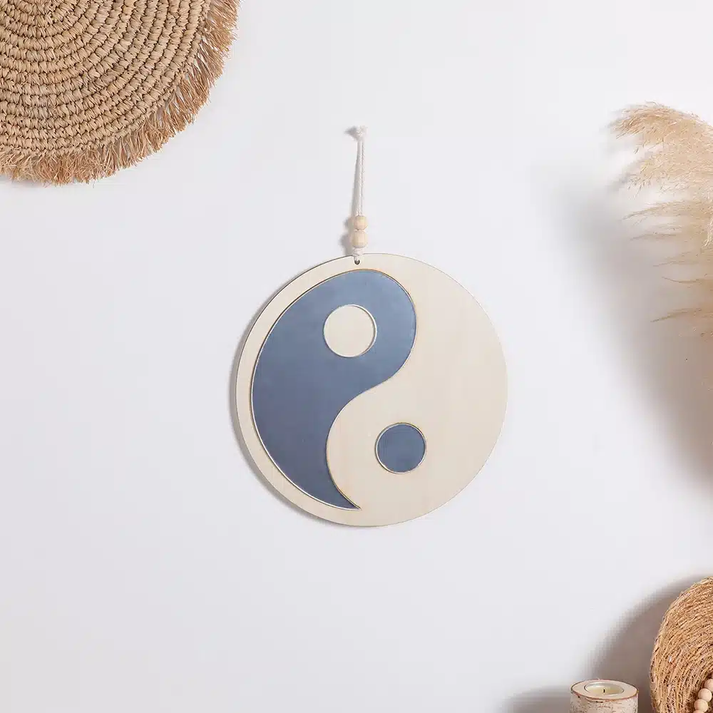 Suspension Yin Yang Taijitu, bois et miroir Suspension Yin Yang Taijitu - Bois et miroir - Objet décoratif à suspendre - ornement intérieur - Déco Zen - Maison feng shui - idée cadeau déco