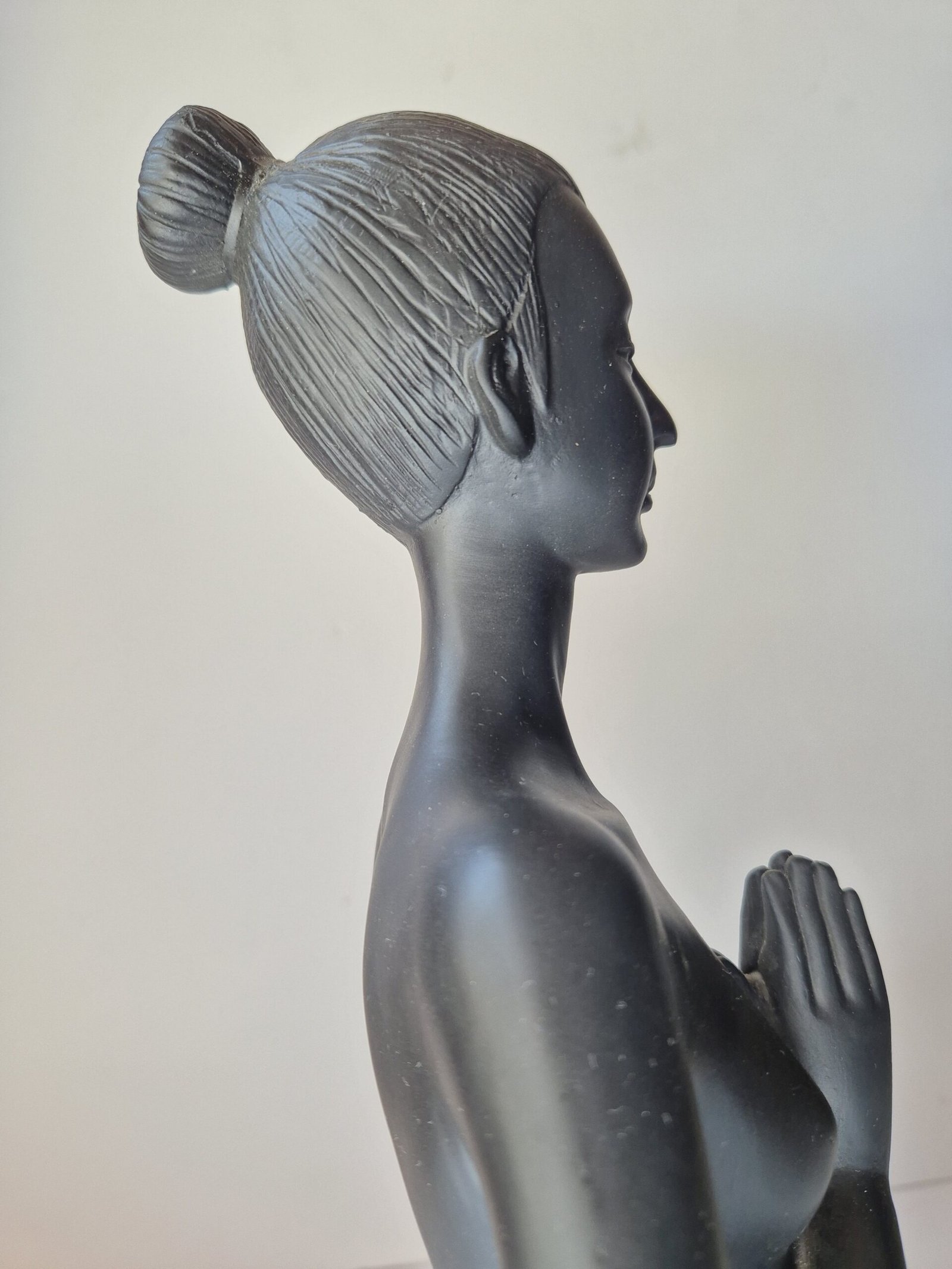 Zena sculpture déco noire bien être méditation femme nue statue Yoga (5) Statue Yoga nue noire - Sculpture déco Femme zen nue - Objet décoratif méditation - Décoration de salon - Décoration d'intérieure en résine noire - Sculpture ornement - Déco bien-être - Maison feng shui - Cadeau déco