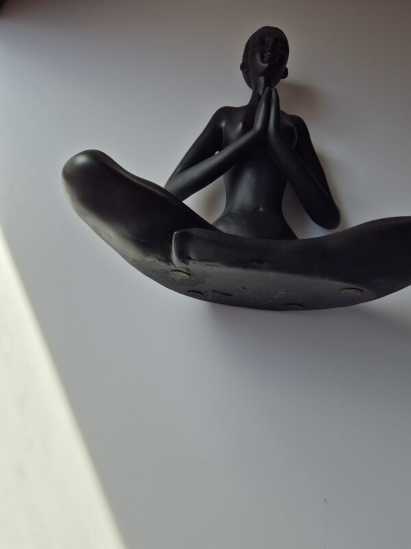 Zena sculpture déco noire bien être méditation femme nue statue Yoga (7)