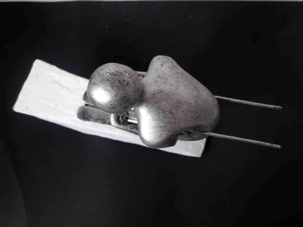 Ski alpin décoration statue shuss (3) Skieur statue - Skieur décoratif - Objet décoratif Ski alpin - Décoration d'intérieur ski - Objet d'art en céramique grise et blanche - Sculpture ornement - Déco sport - Maison feng shui - Cadeau déco