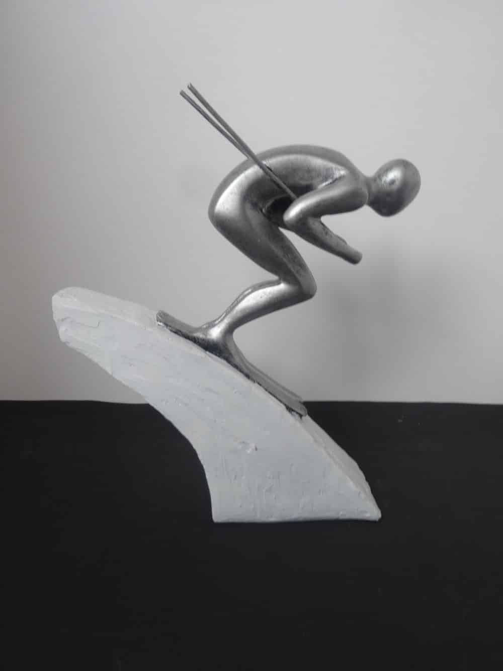 Ski alpin décoration statue shuss (4) Skieur statue - Skieur décoratif - Objet décoratif Ski alpin - Décoration d'intérieur ski - Objet d'art en céramique grise et blanche - Sculpture ornement - Déco sport - Maison feng shui - Cadeau déco