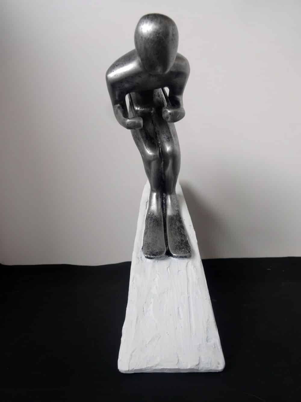 Ski alpin décoration statue shuss (5) Skieur statue - Skieur décoratif - Objet décoratif Ski alpin - Décoration d'intérieur ski - Objet d'art en céramique grise et blanche - Sculpture ornement - Déco sport - Maison feng shui - Cadeau déco