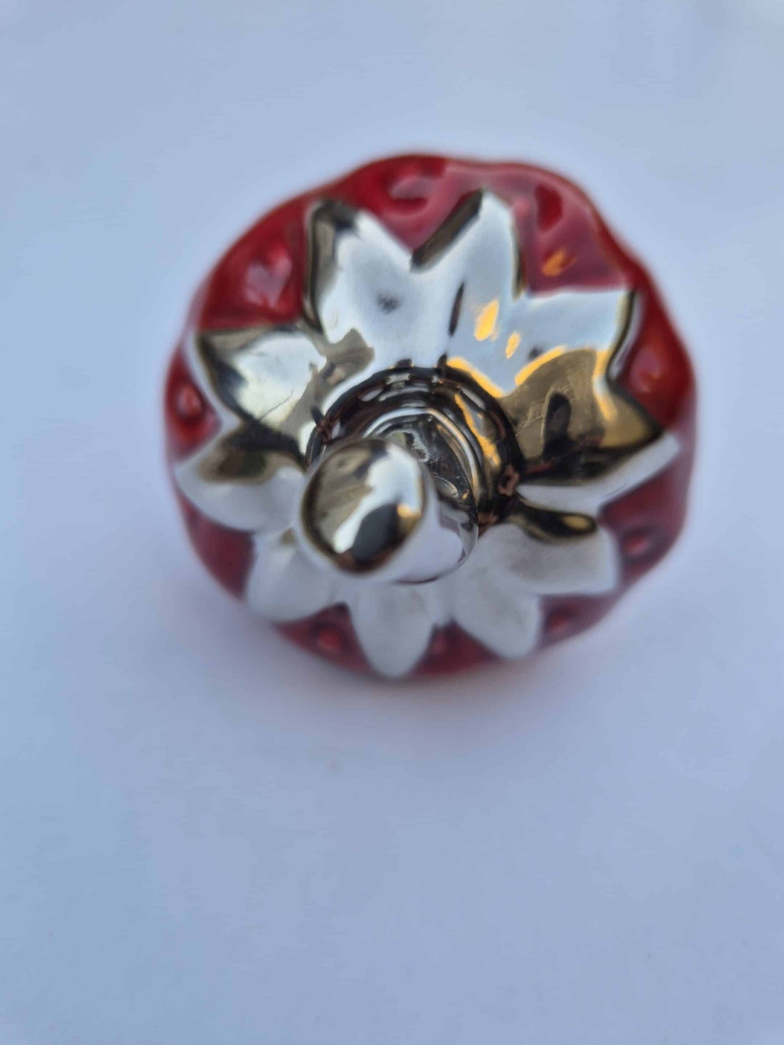 Fraise déco rouge et argenté en céramique Fraise rouge - Sculpture Céramique - Déco de table