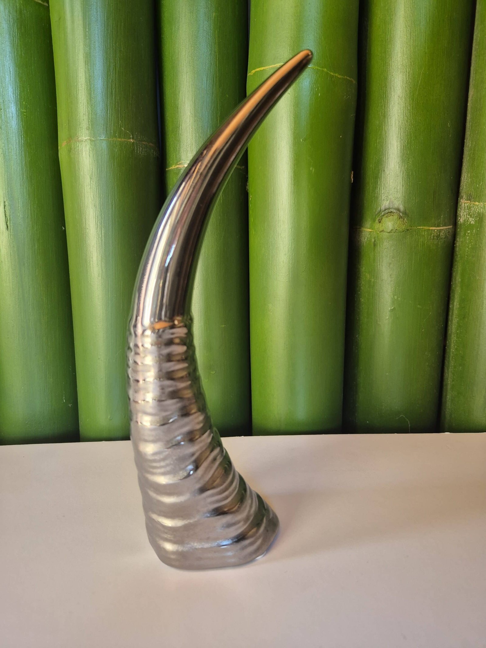 Sculpture corne déco en céramique argentée Corne décorative - Objet décoratif - Décoration d'intérieur - Objet d'art en céramique argentée - Sculpture ornement - Déco animale - Maison feng shui - Cadeau déco - Trophée