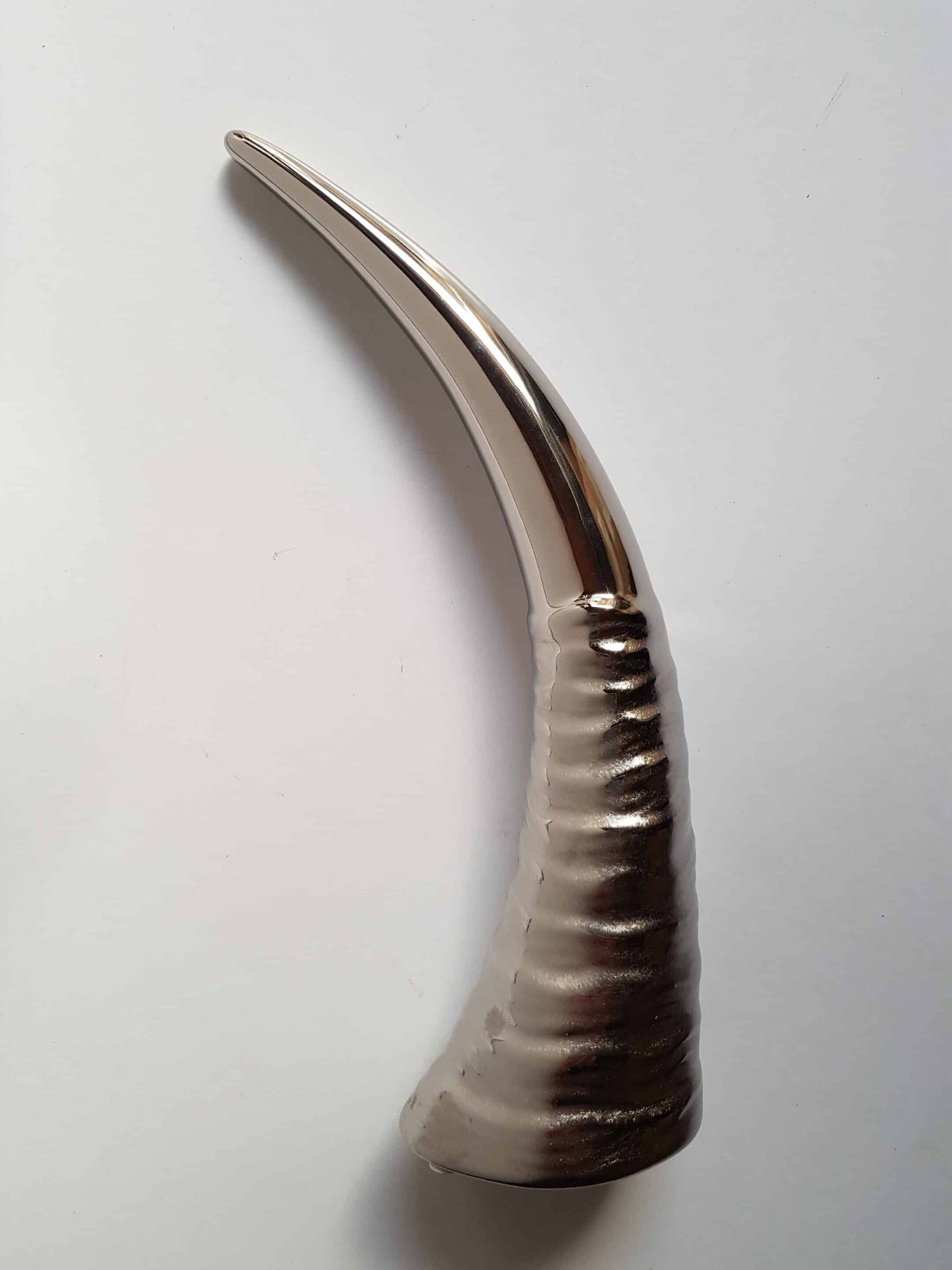 Sculpture corne déco en céramique argentée (2) Corne décorative - Objet décoratif - Décoration d'intérieur - Objet d'art en céramique argentée - Sculpture ornement - Déco animale - Maison feng shui - Cadeau déco - Trophée