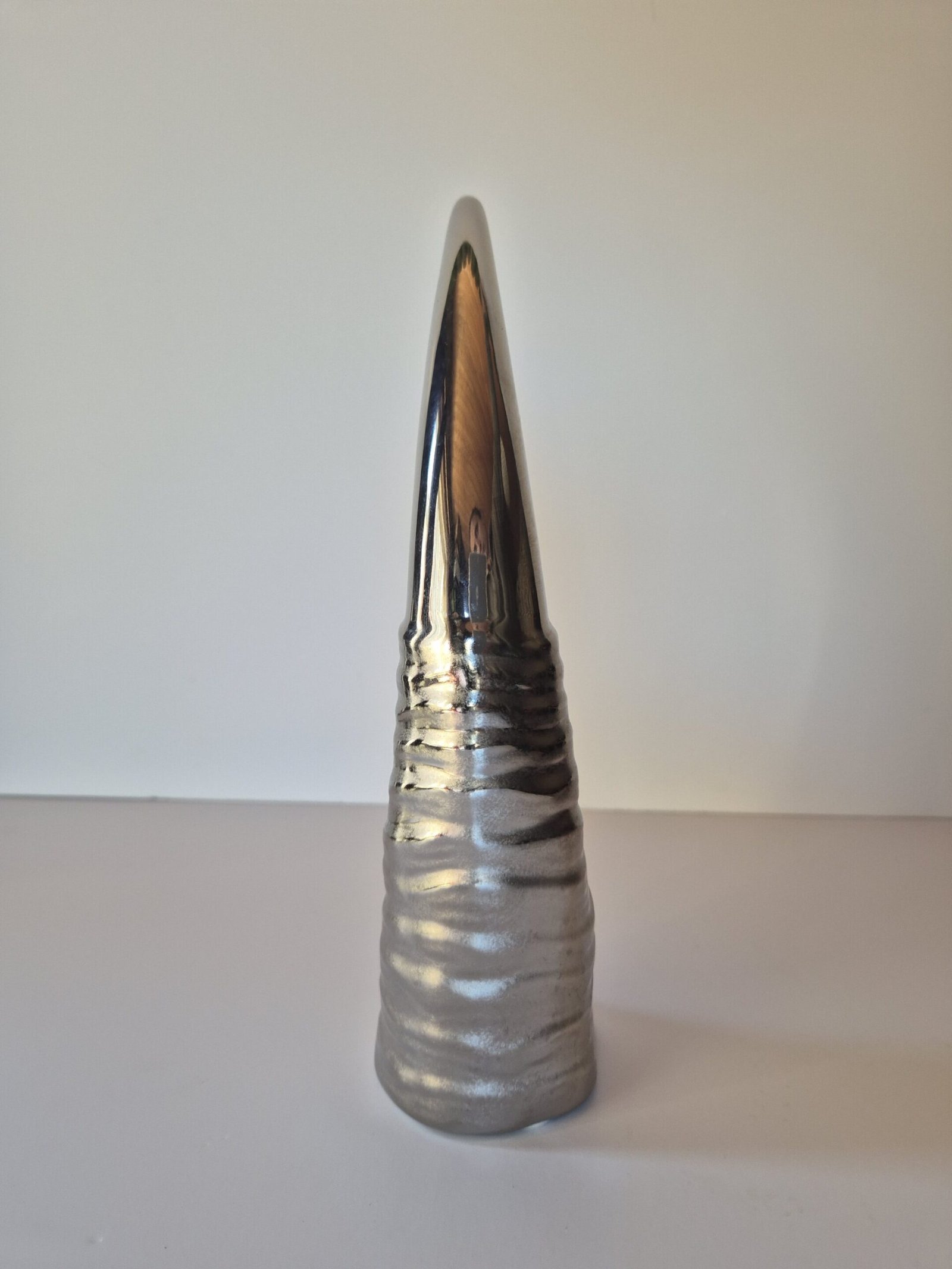 Sculpture corne déco en céramique argentée Corne décorative - Objet décoratif - Décoration d'intérieur - Objet d'art en céramique argentée - Sculpture ornement - Déco animale - Maison feng shui - Cadeau déco - Trophée