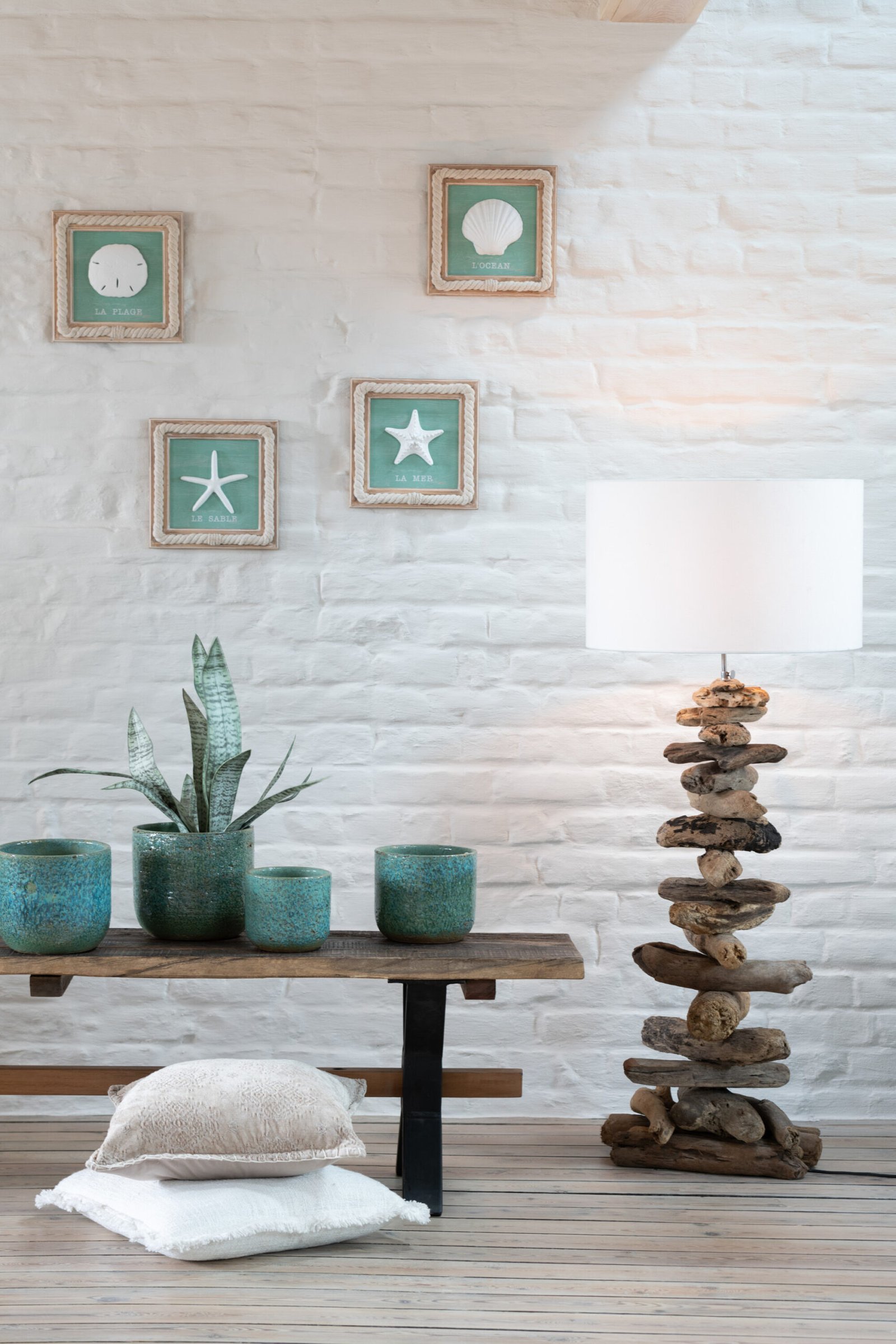 Lampe en bois flotté et abat jour blanc rond (5) Lampe en bois flotté et abat jour blanc rond Lampe pied bois naturel - déco nature zen - Lampe de salon design - Lampe Bois équilibre sculpture irrégulier - Lampe pied tronc arbre
