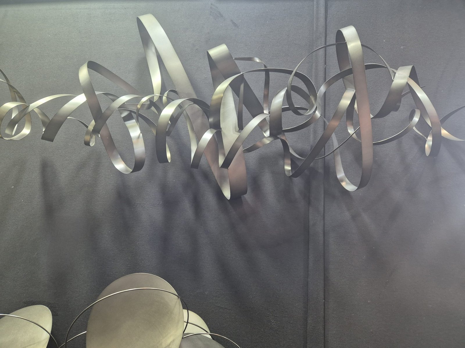 Tableau sculpture inox Signature relief déco mural design (3) Tableau sculpture inox Signature relief déco mural design (3)