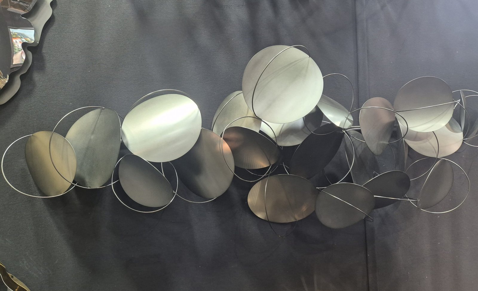 sculpture tableau en inox disques design noir mural art déco (2) sculpture tableau en inox disques design noir mural art déco (2)