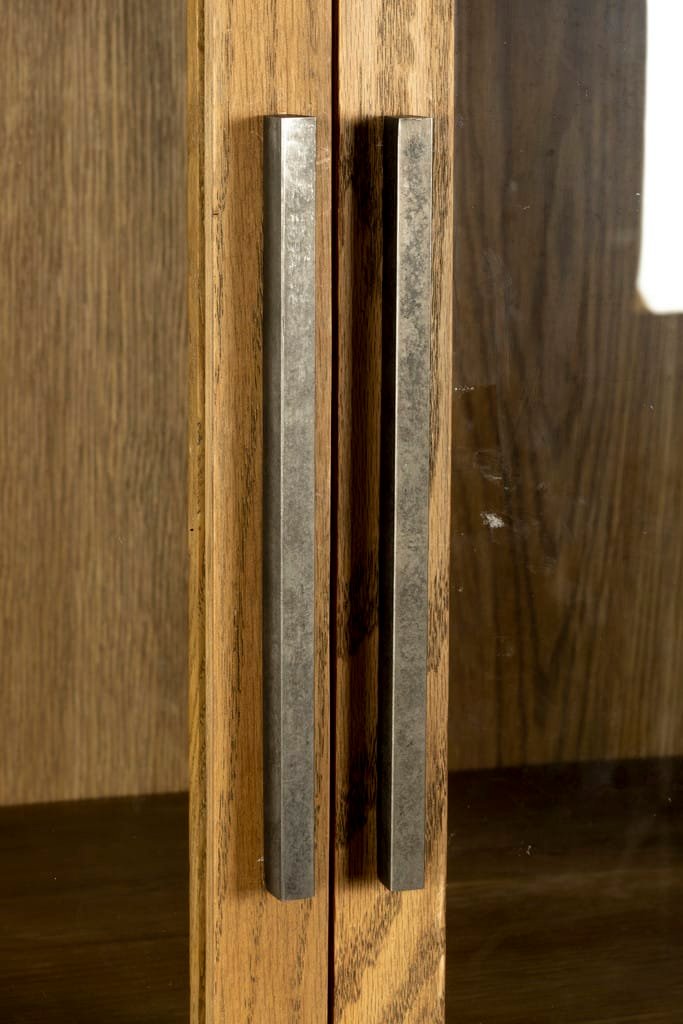 Armoire avec tiroir et casiers porte vitrée en bois chêne déco contemporaine (3) Armoire avec tiroir et casiers porte vitrée en bois chêne déco contemporaine (3)