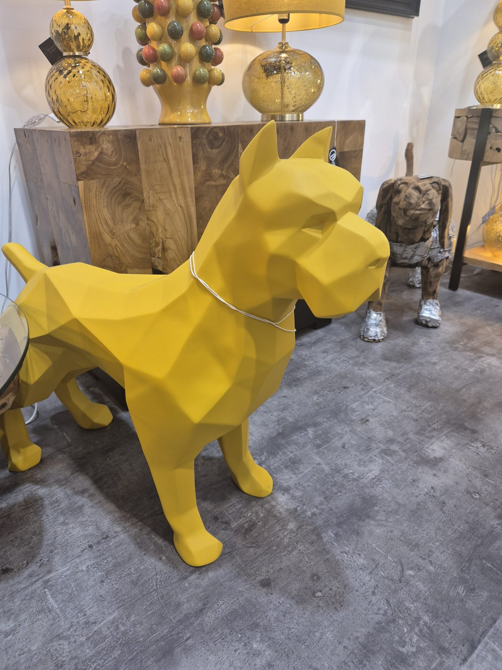 Sculpture statue Pitbull origami déco jaune design chic (1) Sculpture statue Pitbull origami déco jaune design chic (1)