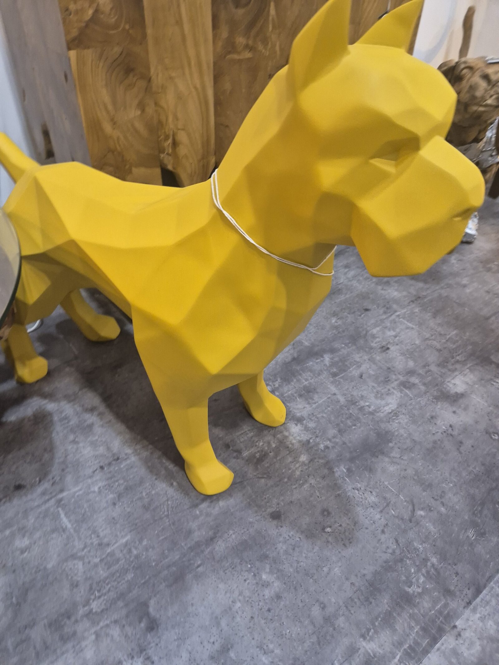 Sculpture statue Pitbull origami déco jaune design chic (2) Sculpture statue Pitbull origami déco jaune design chic (2)