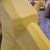 Sculpture statue origami doberman jaune déco design chien scène (3) zoom tête Sculpture statue origami doberman jaune déco design chien scène (3) zoom tête